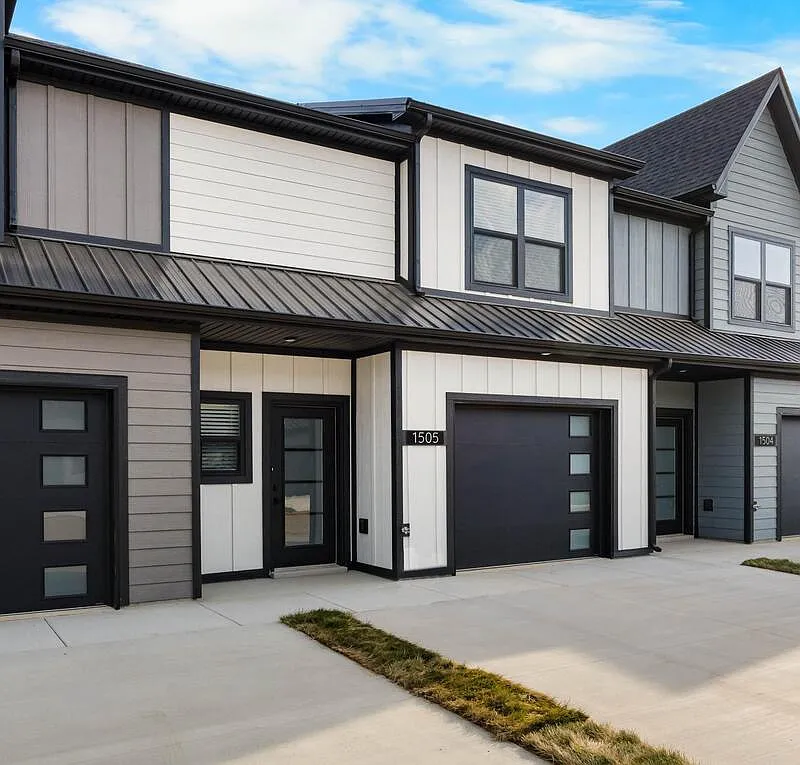 3 bed, 2.5 bath, 1456 sqft, $1,880 — Photo 3