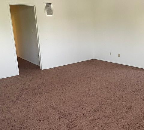 5th image of 4246 Lockwood Ave