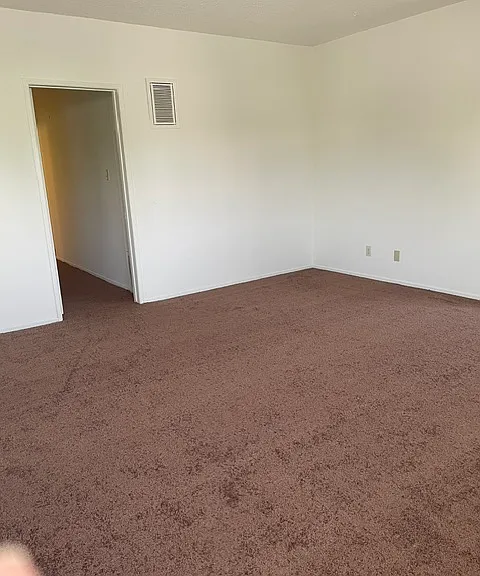 4246 Lockwood Ave — Photo 5