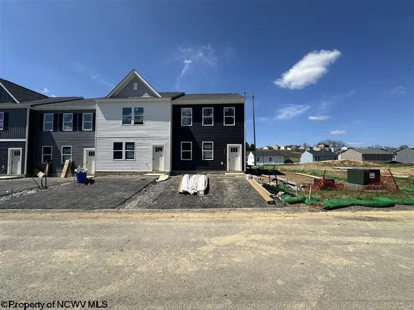 749 Mulligan Ct, Maidsville, WV 26541