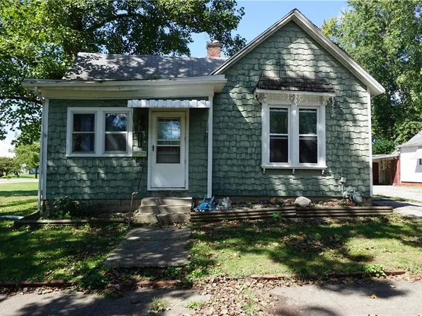 310 N 6th St, Charleston, IL 61920