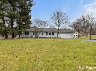 3050 Valley View Dr NE, Rockford, MI 49341