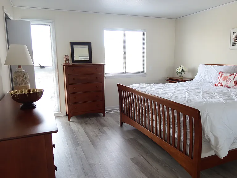 305 Swans Wharf Row — Photo 13