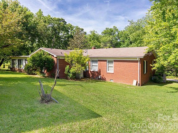 3rd image of 503 Jackson Rd