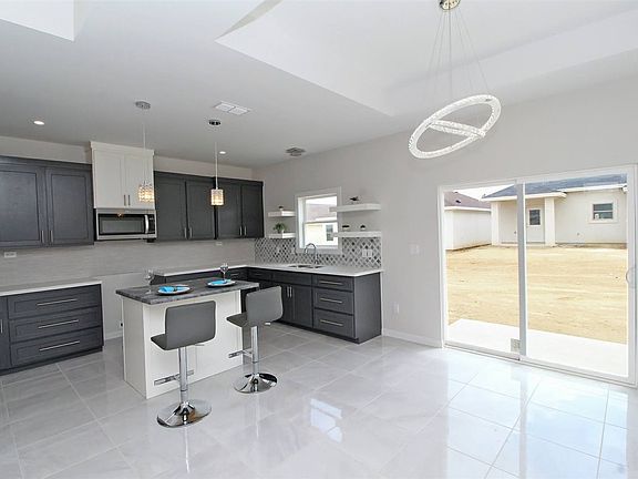 3rd image of 1611 Cozumel Dr