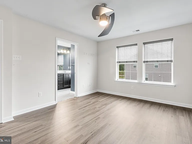 62 Rome Way — Photo 26