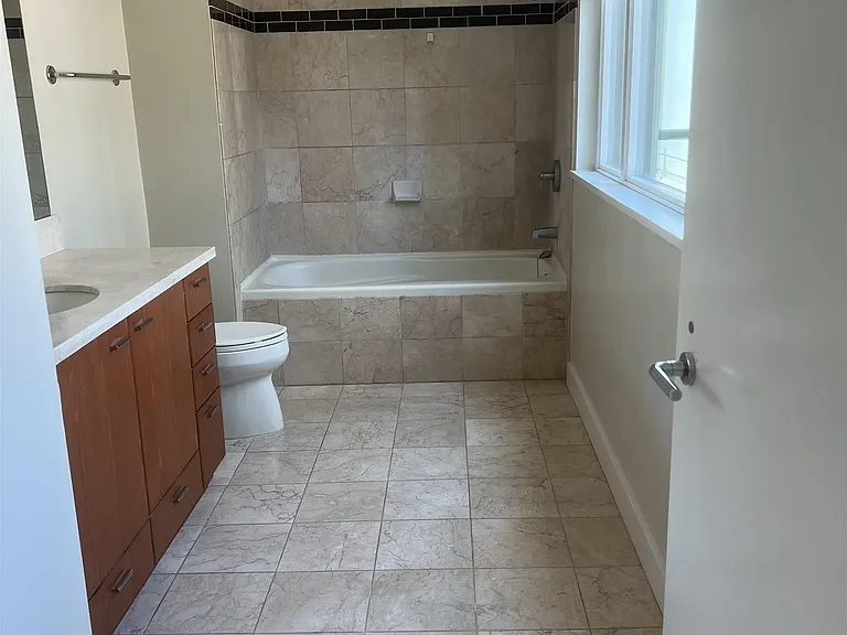 1199 Pacific Hwy #307 — Photo 15
