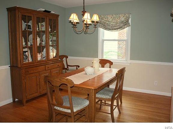 5th image of 23 Dogwood Dr
