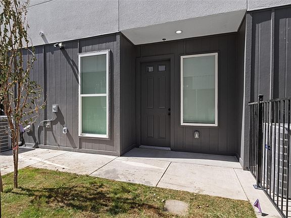 3rd image of 4308 Roseland Ave #103