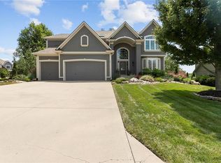 181 NE Hidden Ridge Way, Lees Summit, MO 64064