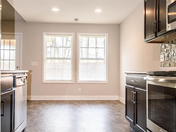 4th image of 2220 Killington Dr