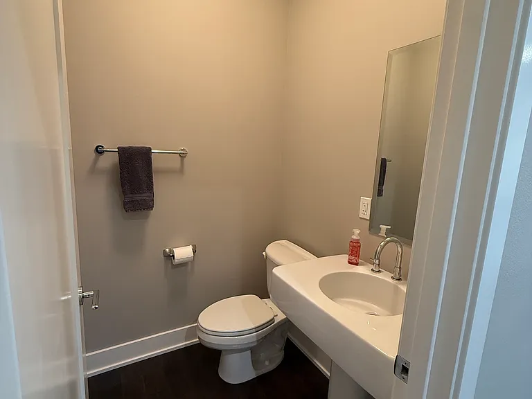 515 G St #124 — Photo 10