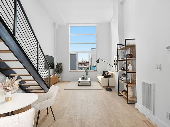 107 Waverly Ave #3R, Brooklyn, NY 11205