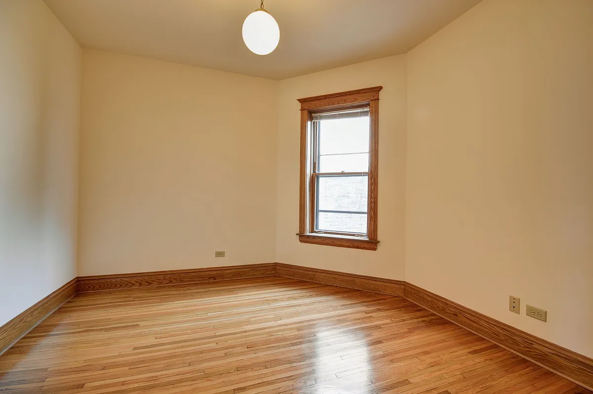 Building Photo - 851 W Grace St #2