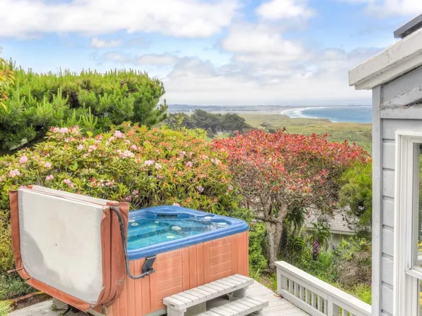 15250 Arena Court, Manchester, CA 95459