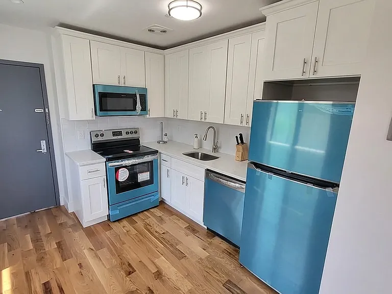 781 Fountain Ave #2B — Photo 2
