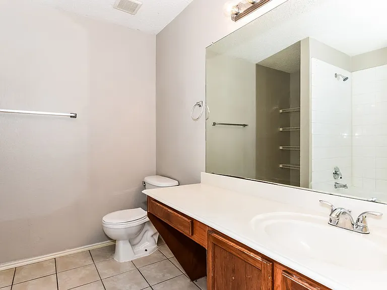 1112 Alexandria Dr — Photo 15
