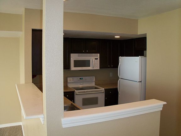 4th image of 2408 Westridge Dr