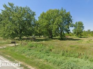 111 Russell St, Oakville, IA 52646
