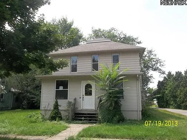 110 Maple Ave photo 1