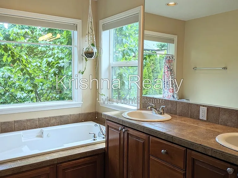 13632 NW Henninger Ln — Photo 11