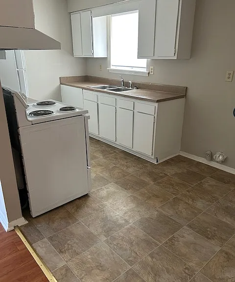 1111 E 57th St #2 — Photo 1