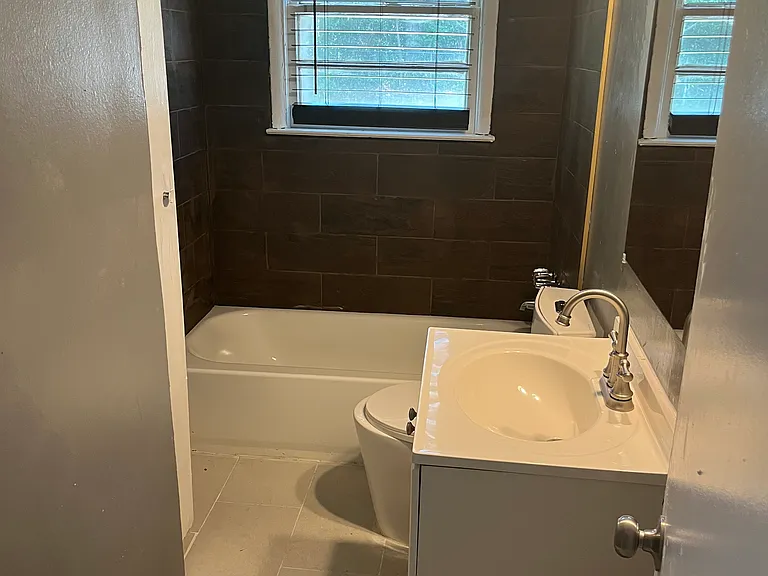3115 Michigan Ct — Photo 3