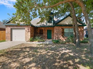 811A Driftwood Dr, Denton, TX 76208