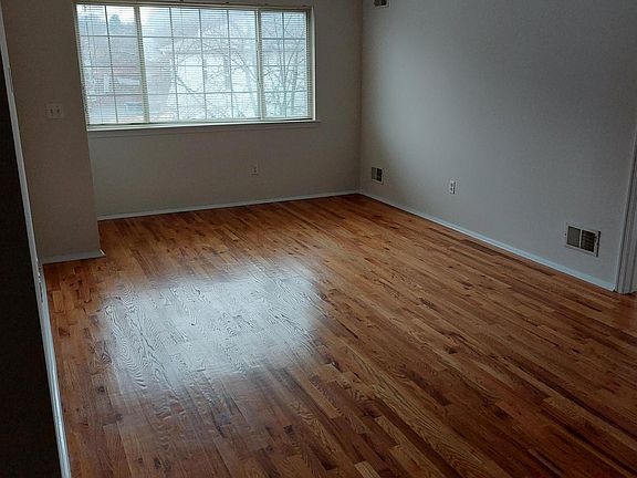 2nd image of 19 Niagara St