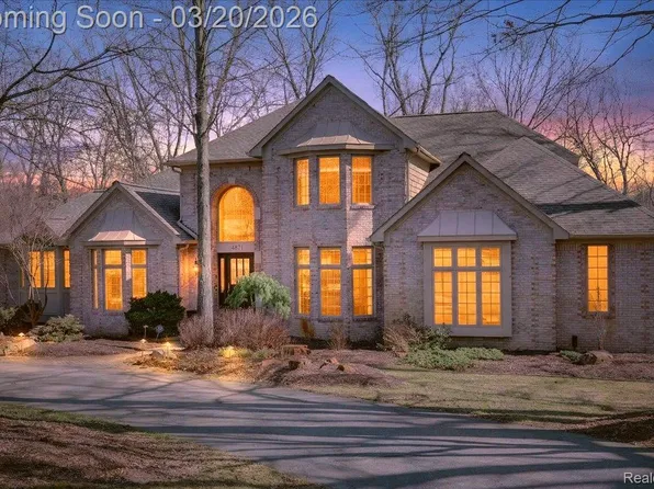 4871 Cider Hill Dr, Rochester, MI 48306