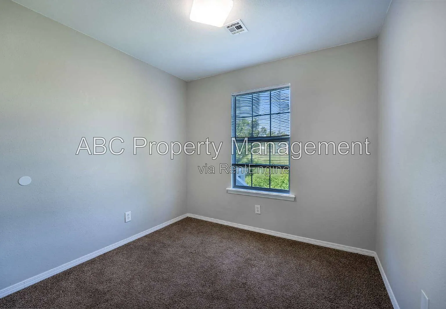 3 bed, 1.5 bath, 1200 sqft, $1,500 — Photo 4