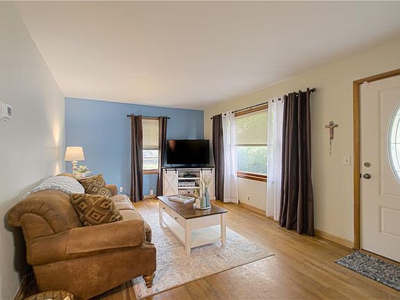 3rd image of 6149 Sewell Ave