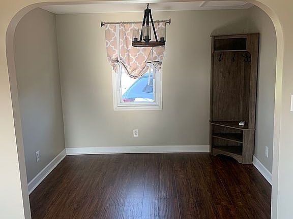 3rd image of 3914 Railroad Ave