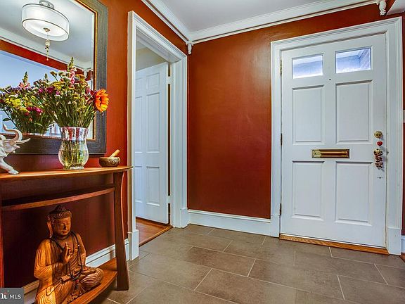 5th image of 810 Janneys Ln