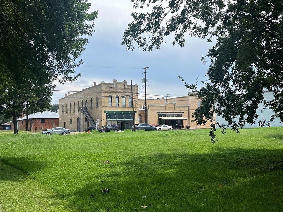 1st image of 109 W Main St