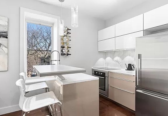 2nd image of 142 Edgecombe Ave #2B