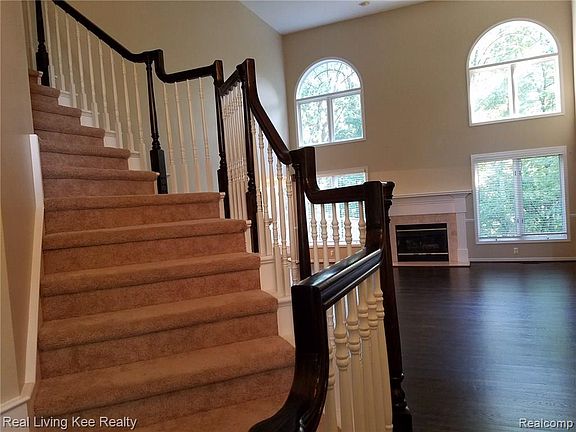 4th image of 9901 Boulder Ct