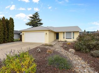 908 Blossom Ct, Medford, OR 97501