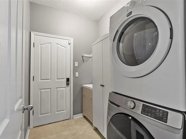 10602 Rochester Way — Photo 16