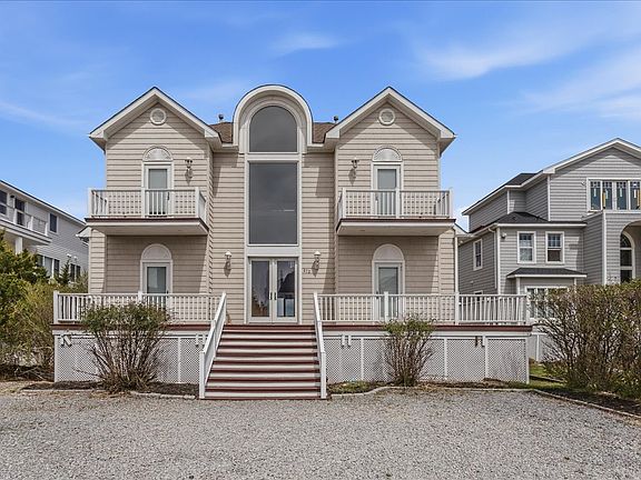 2nd image of 672 Dune Rd