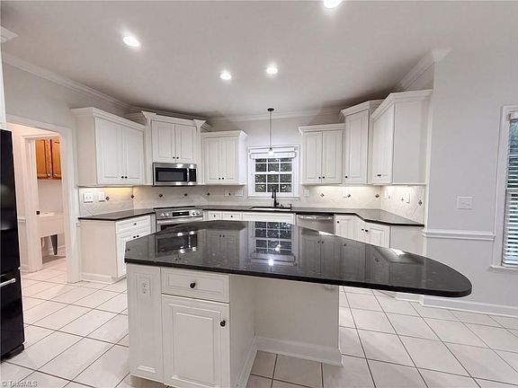 2nd image of 105 Ridgemere Ct