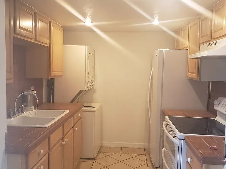 865 Sky Lake Cir #C — Photo 9