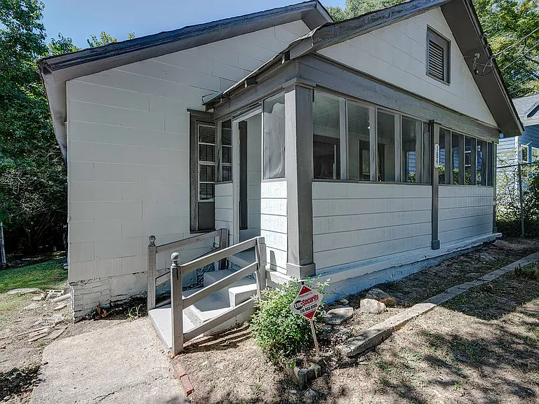 184 Dahlia Ave NW — Photo 3