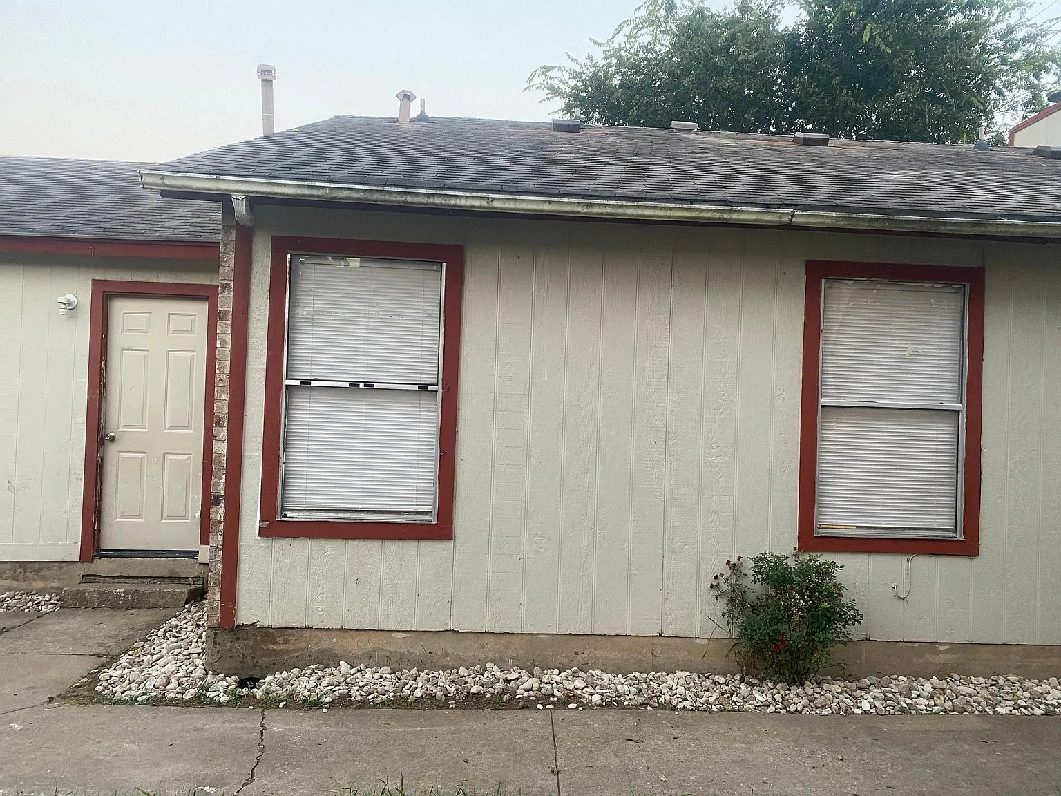 2 bed, 930 sqft, $1,600 — Photo 2