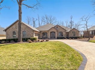 35 Stonehenge Dr, Bentonville, AR 72712