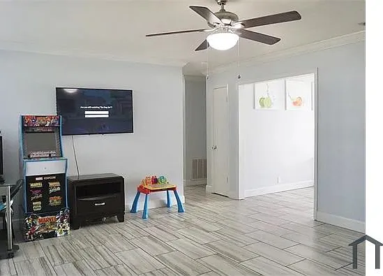 3 bed, 1144 sqft, $2,380 — Photo 2