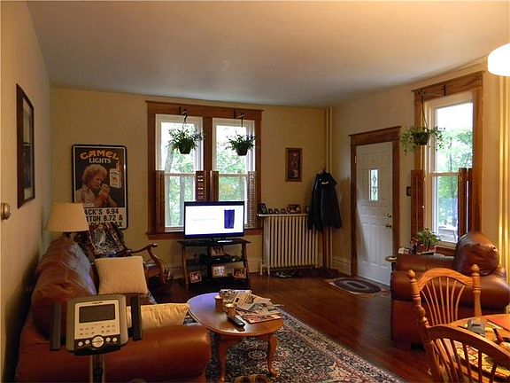 3rd image of 806/810 Edgehill Dr