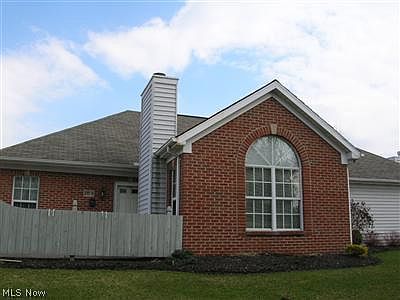 1st image of 20-3 Stratford Green Dr