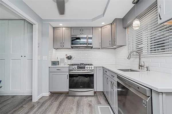 Sold by REMAX Elite | media 12