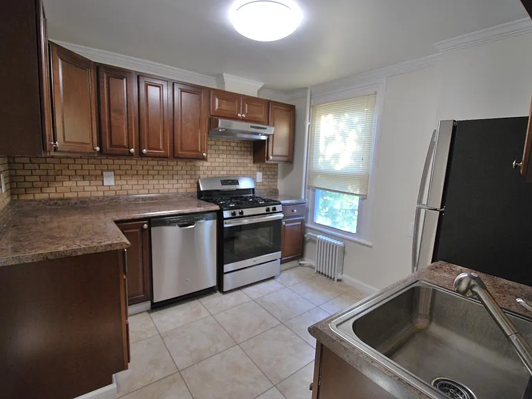 144 Main St #3 — Photo 1